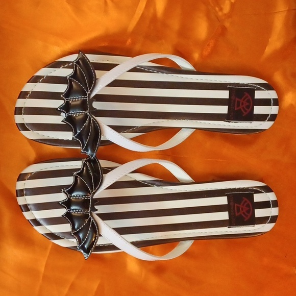 STRANGECULT BLACK/WHITE STRIPES BETTY BATS SIZE 10 NIB - Picture 2 of 7